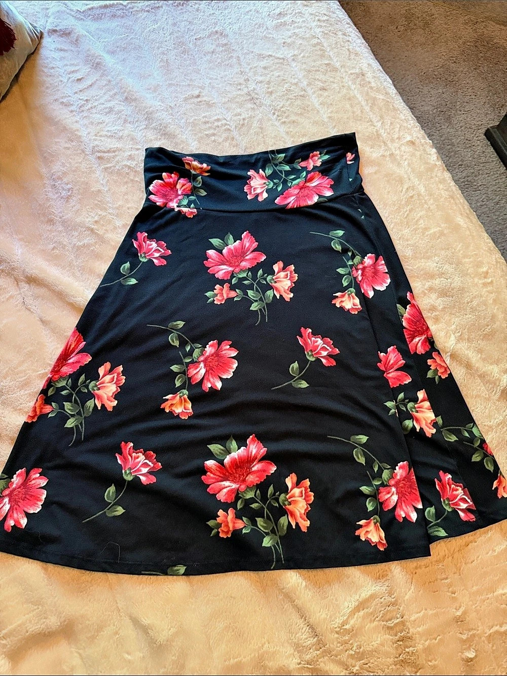 Colette Floral A-Line Skirt in Black & Red Like New